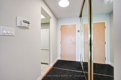 Unit 2306 — 5 Concorde Pl, Toronto - Banbury-Don Mills image-0-2