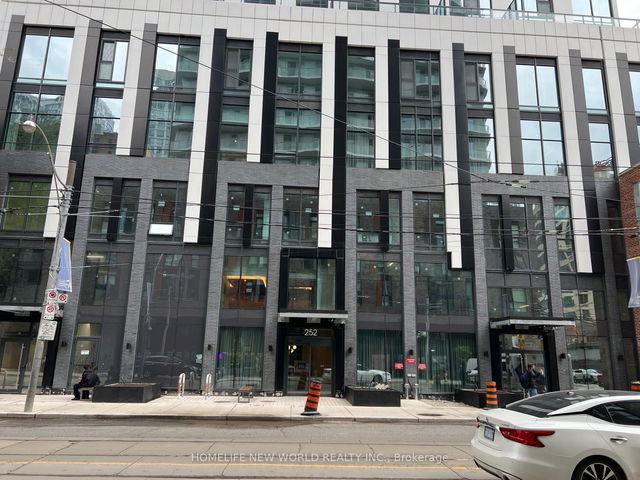 4605 - 252 Church Street