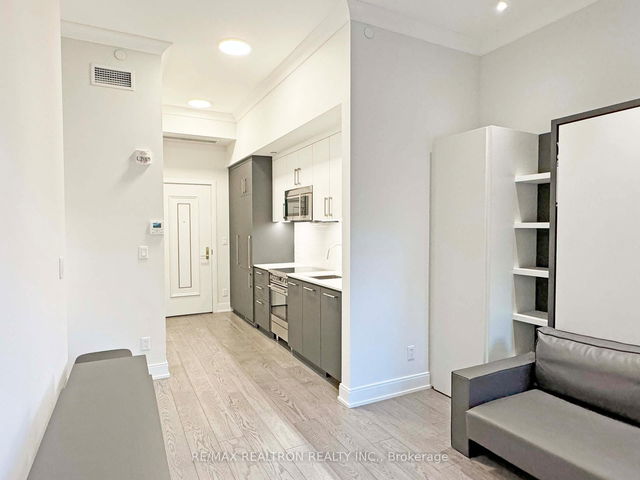 103 - 2 Clarendon Avenue
