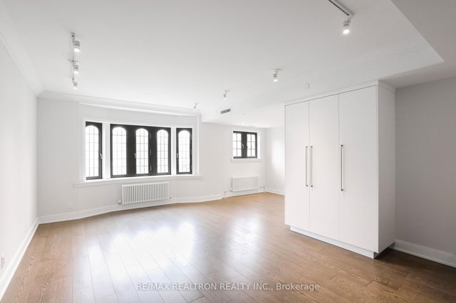 304 - 2 Clarendon Avenue