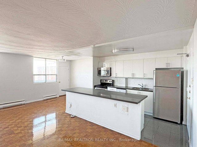 PH2 - 525 Eglinton Avenue