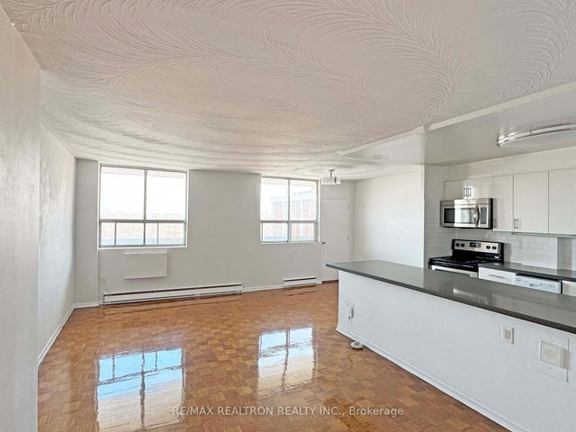 PH2 - 525 Eglinton Avenue