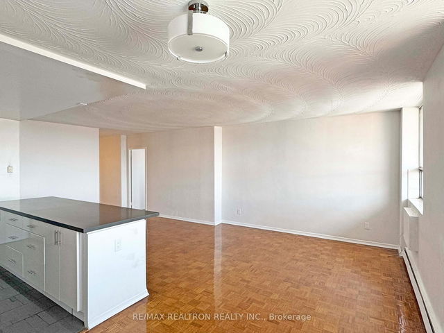 PH2 - 525 Eglinton Avenue
