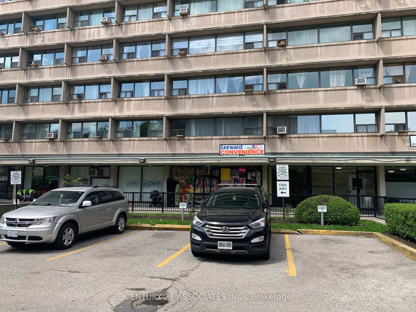 Condo for sale at 402-100 Leeward Glwy, Toronto, Flemingdon Park, M3C 2Z1 - MLS: C12187322