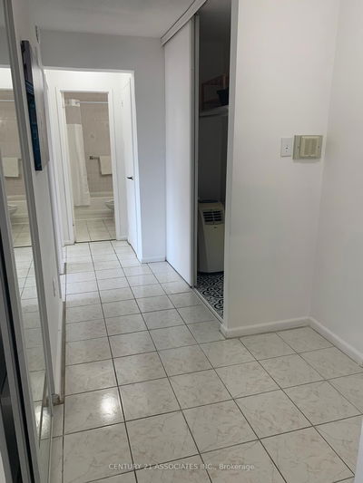Unit 402 — 100 Leeward Glwy, Toronto - Flemingdon Park image-0-2