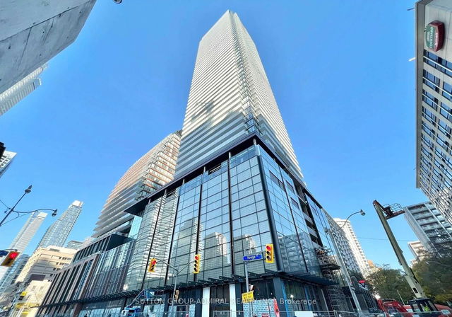 812 - 501 Yonge Street