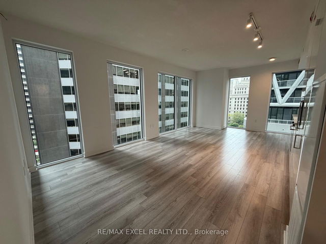804 - 238 Simcoe Street