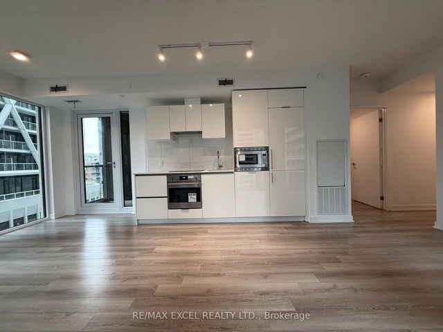 804 - 238 Simcoe Street