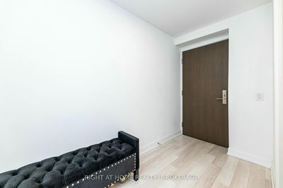 Unit 1301 — 39 Roehampton Ave, Toronto - Mount Pleasant West image-0-4