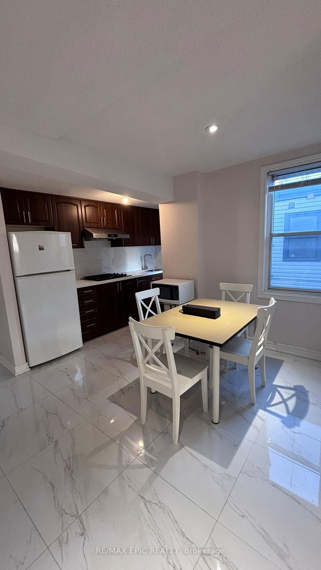 2nd floor - 143 Markham Street