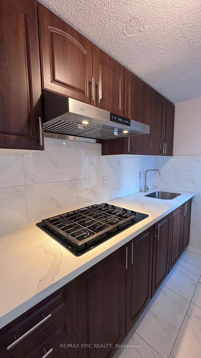 2nd floor - 143 Markham Street