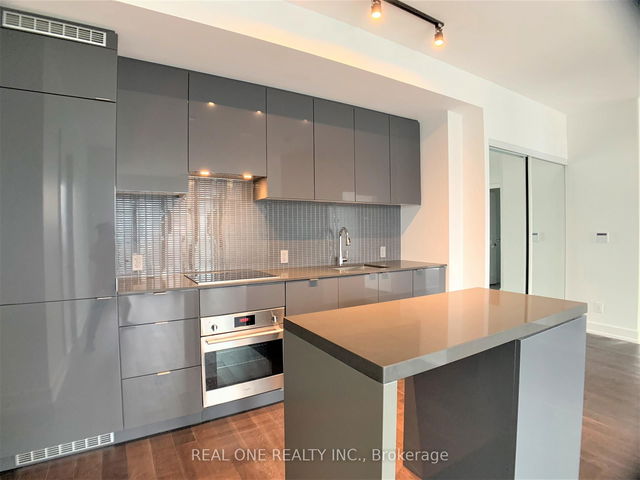2811 - 7 Grenville Street
