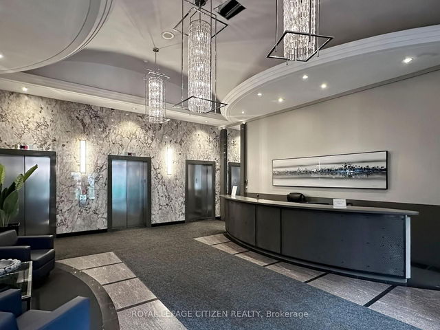 302 - 555 Yonge Street