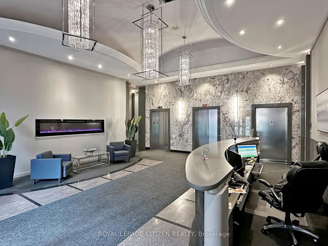 302 - 555 Yonge Street