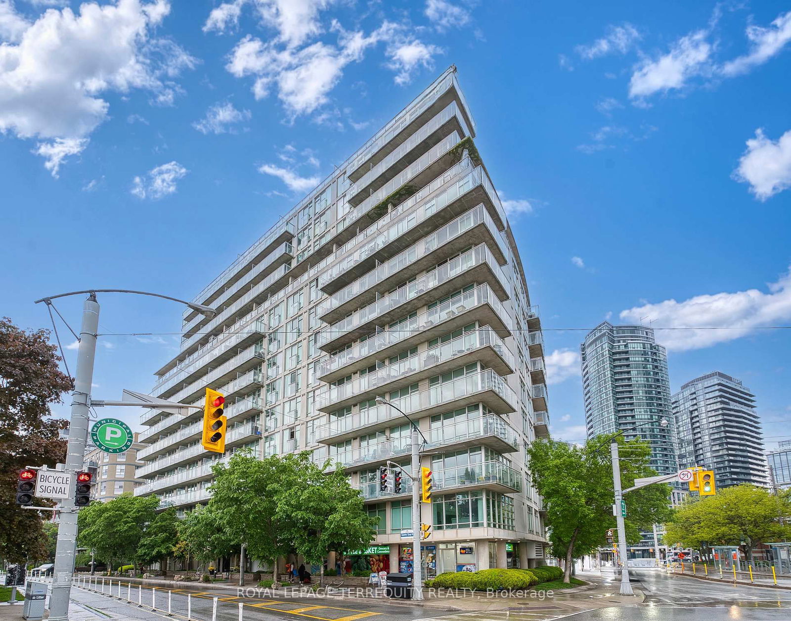 Condo for sale at 1709-650 Queens Quay, Toronto, Niagara, M5V 3N2 - MLS: C12188612