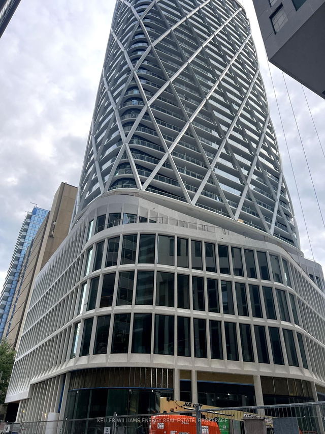 1023 - 230 Simcoe Street