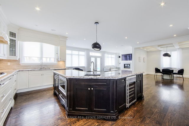21A Roycrest Avenue