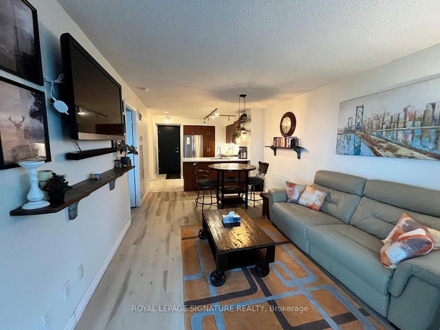 812 - 410 Queens Quay