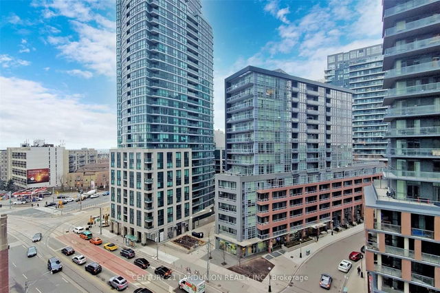 902 - 19 Bathurst Street