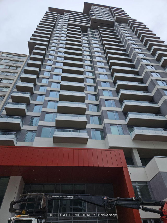 902 - 25 Holly Street