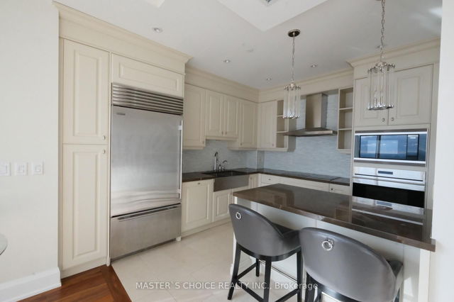 7712 - 388 Yonge Street
