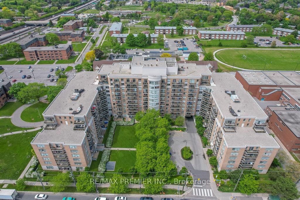 Condo for sale at 639-650 Lawrence Avenue, Toronto, Englemount-Lawrence, M6A 3E8 - MLS: C12189700