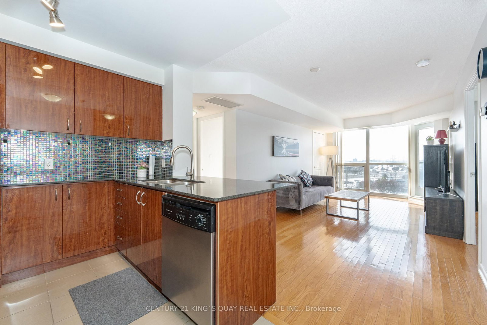 Listing Image 8