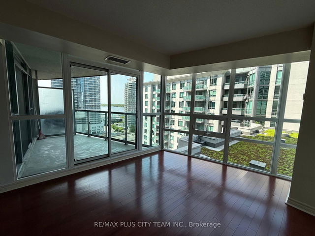 1701 - 19 Grand Trunk Crescent