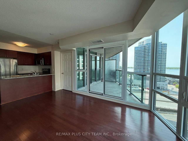 1701 - 19 Grand Trunk Crescent