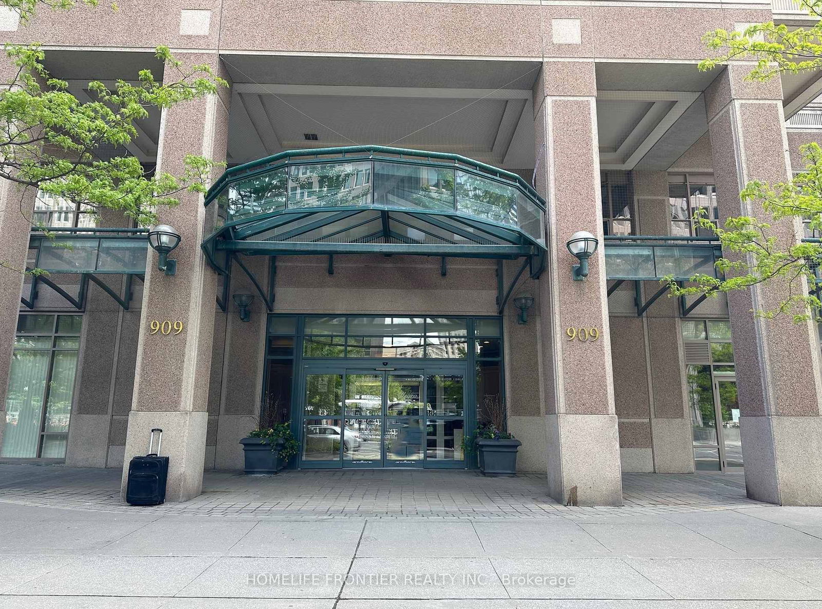Condo for sale at 417-909 Bay Street, Toronto, Bay Street Corridor, M5S 3G2 - MLS: C12189893
