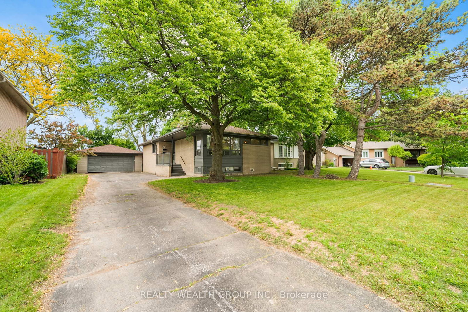 Detached House for sale at 39 Treadgold Crescent, Toronto, Parkwoods-Donalda, M3A 1X1 - MLS: C12190007