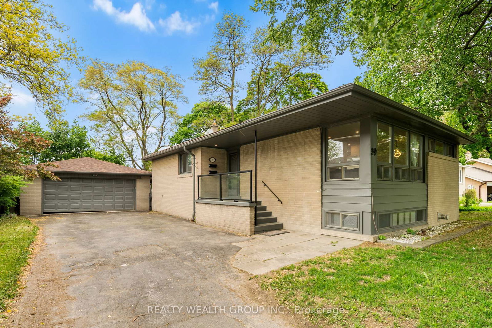 Detached House for sale at 39 Treadgold Crescent, Toronto, Parkwoods-Donalda, M3A 1X1 - MLS: C12190007