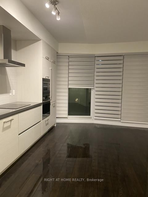 1205 - 2221 Yonge Street