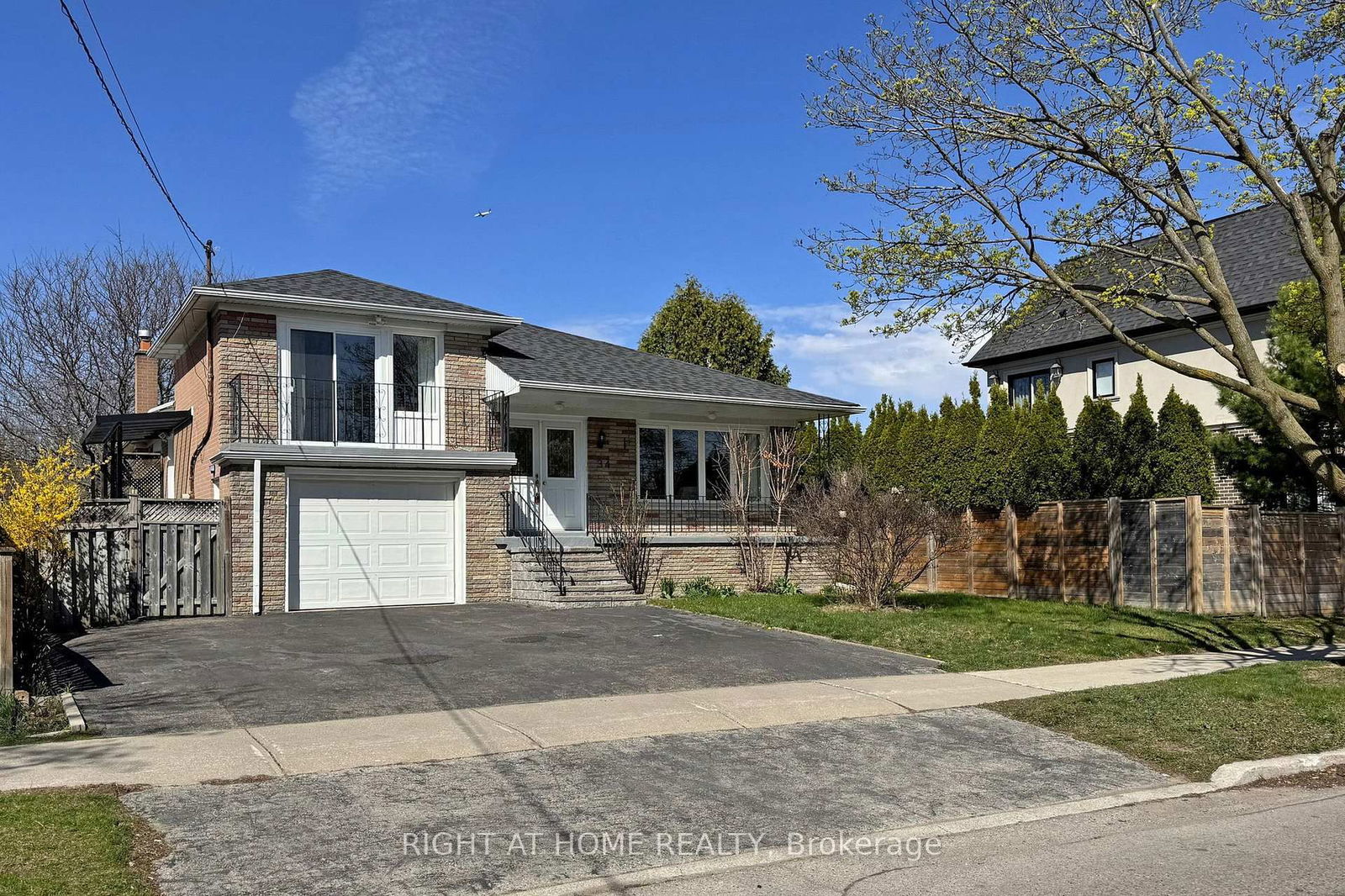 Detached House for sale at 34 Goddard Street, Toronto, Bathurst Manor, M3H 5C8 - MLS: C12190222