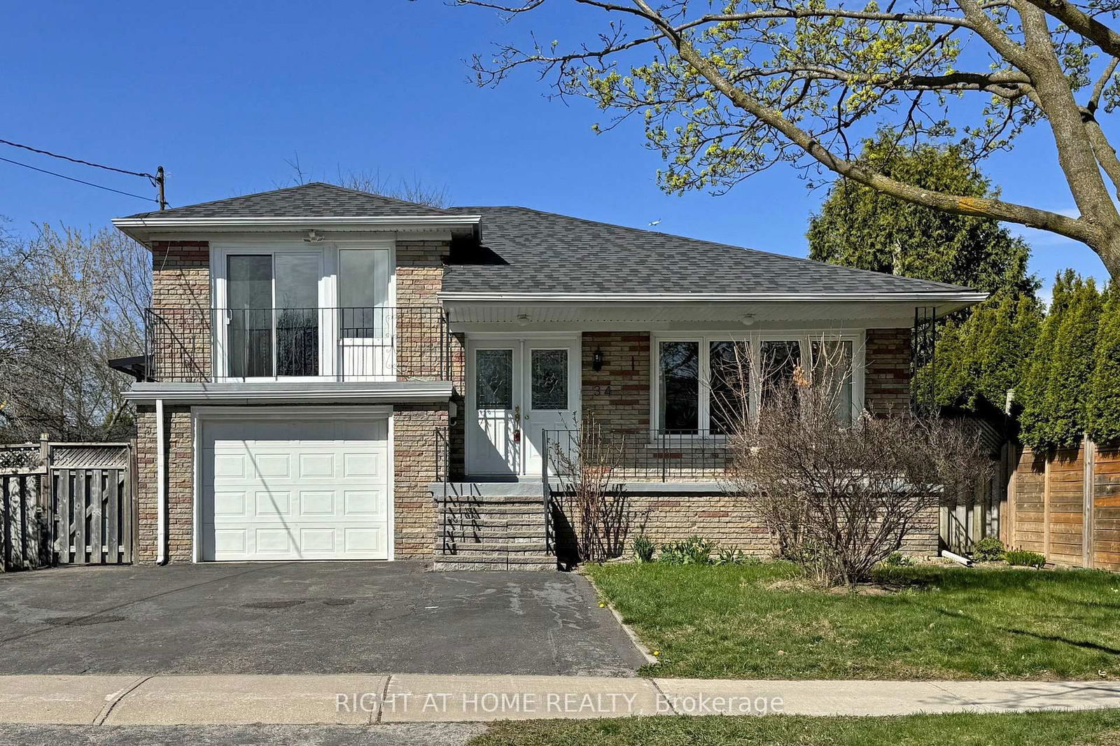 Detached House for sale at 34 Goddard Street, Toronto, Bathurst Manor, M3H 5C8 - MLS: C12190222