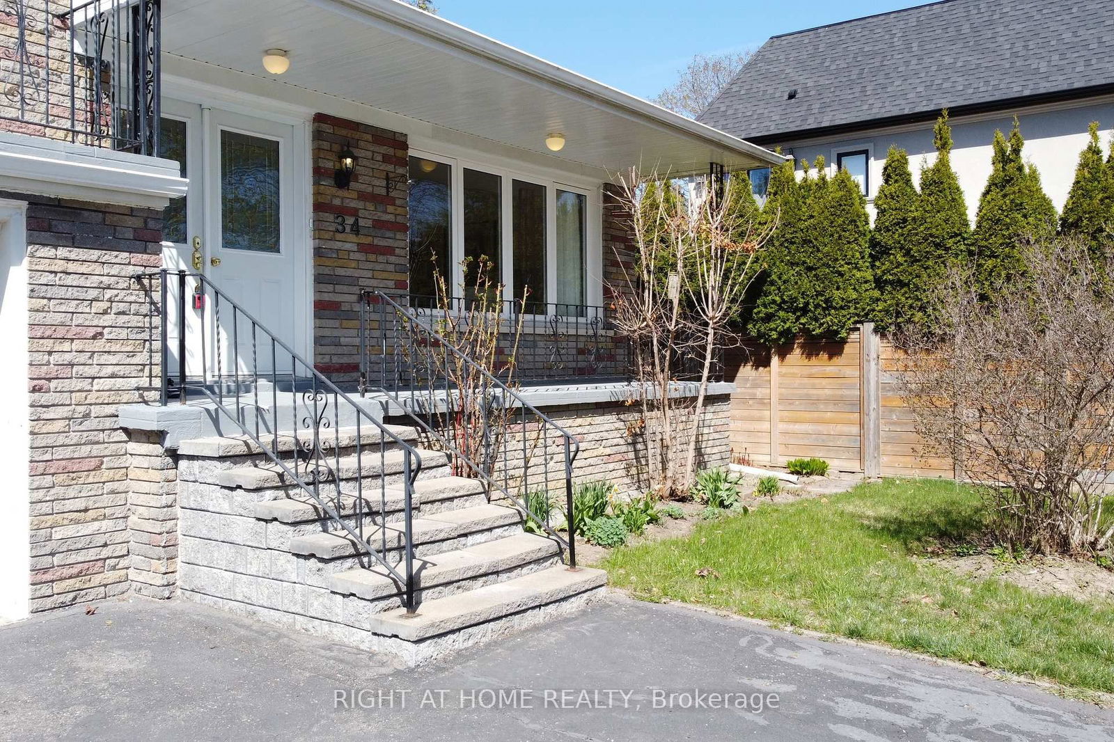 Detached House for sale at 34 Goddard Street, Toronto, Bathurst Manor, M3H 5C8 - MLS: C12190222
