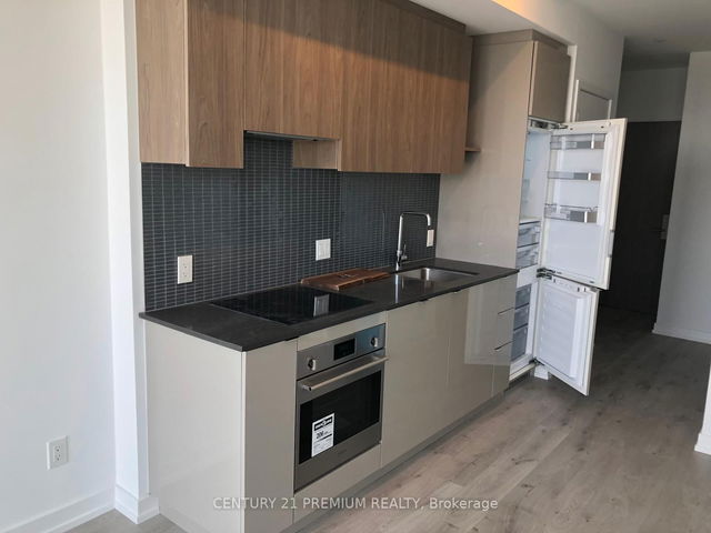 4312 - 161 Roehampton Avenue