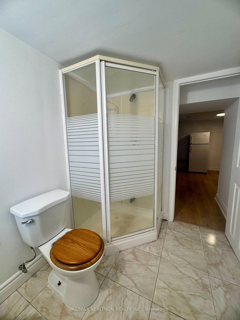 27 Lyndale Dr, Toronto, M2N 2X9 | Image 2