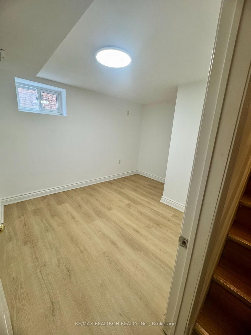 27 Lyndale Dr, Toronto, M2N 2X9 | Image 3