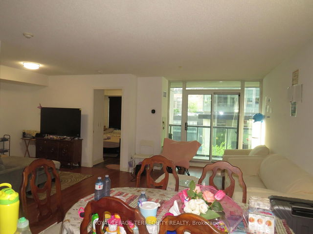 503 - 30 Grand Trunk Crescent