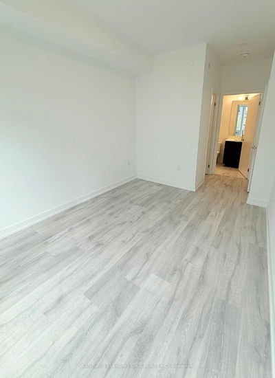 Unit 404 — 8 Olympic Garden Dr, Toronto - Newtonbrook East image-0-4
