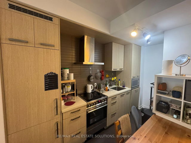 N1005 - 455 Front Street