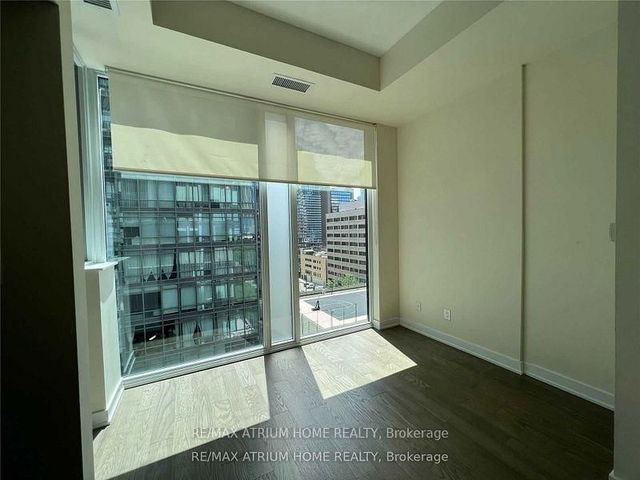 809 - 17 Dundonald Street