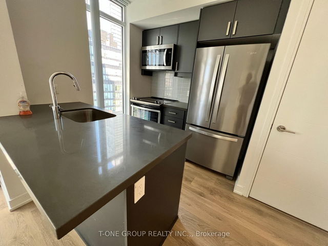 2001 - 50 Wellesley Street