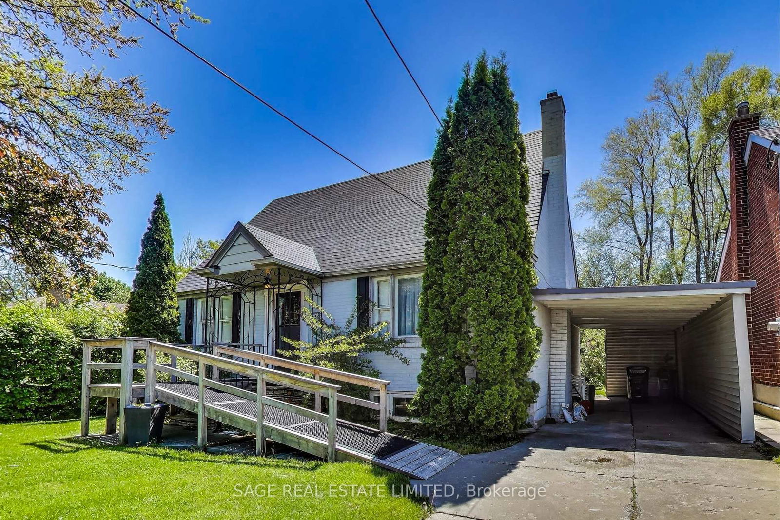 Detached House for sale at 33 Kirkland Boulevard, Toronto, Englemount-Lawrence, M6A 1E7 - MLS: C12191149