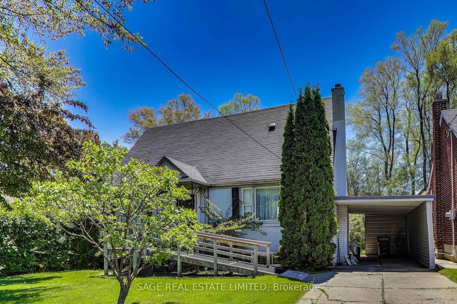 Detached House for sale at 33 Kirkland Boulevard, Toronto, Englemount-Lawrence, M6A 1E7 - MLS: C12191149
