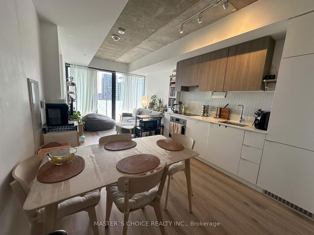 2511 - 161 Roehampton Avenue