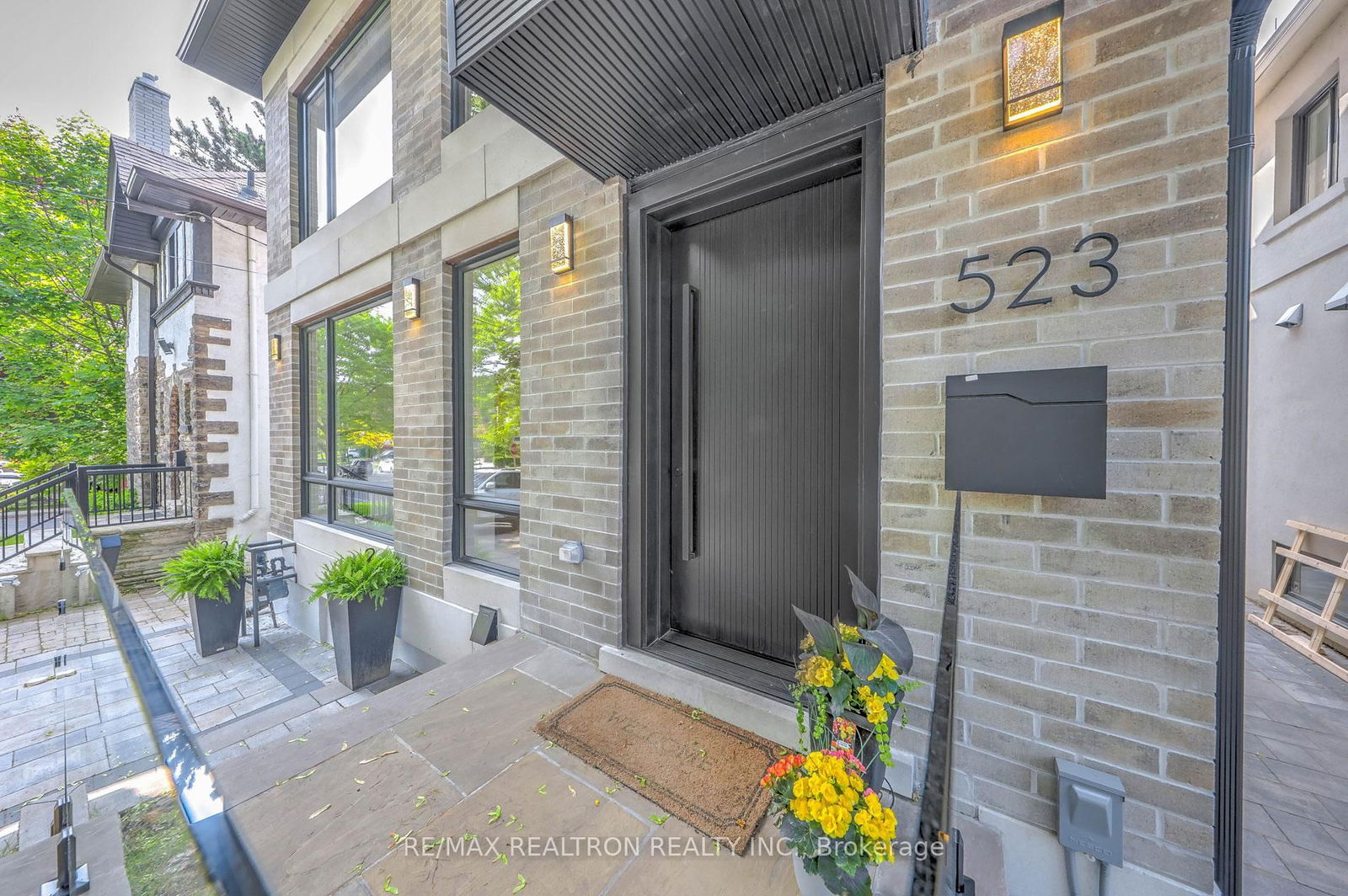 Detached House for sale at 523 Briar Hill Avenue, Toronto, Forest Hill North, M5N 1N1 - MLS: C12191937