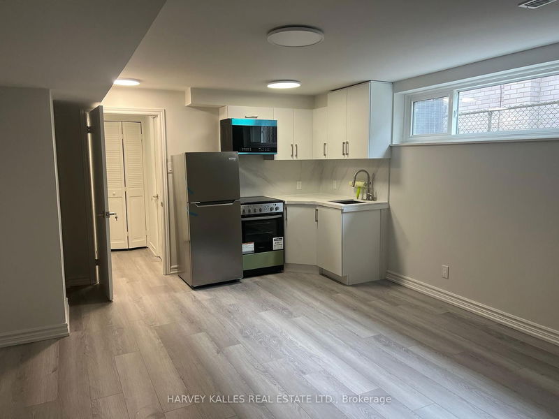 Unit 2 — 31 Robingrove Rd, Toronto - Westminster-Branson image-0-0