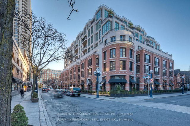 703 - 118 Yorkville Avenue